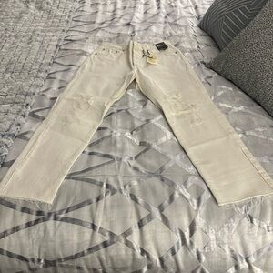Women’s White Levi’s 501 Original Jeans. Cropped. Size: W28 L28.